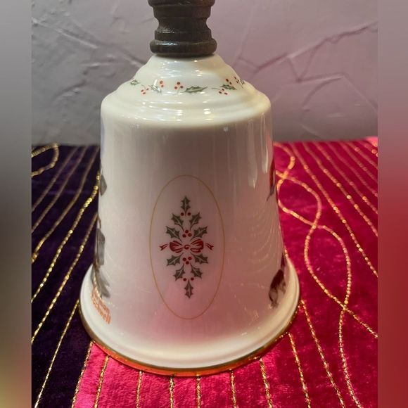 Norman Rockwell Gorham “Chilling Chore” 1977 Bell - Picture 3 of 10